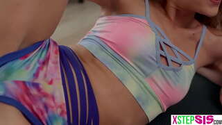 Urrats txiki-txiki arreba eta bere estu lagun izan stepbro lortu ustekabeko boner horiek