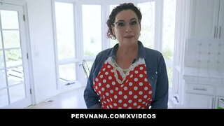 Nain Amanda Ryder Gyfrinach Proffesiwn yn Dangos Ei Stepgrandson Cyntaf Llaw